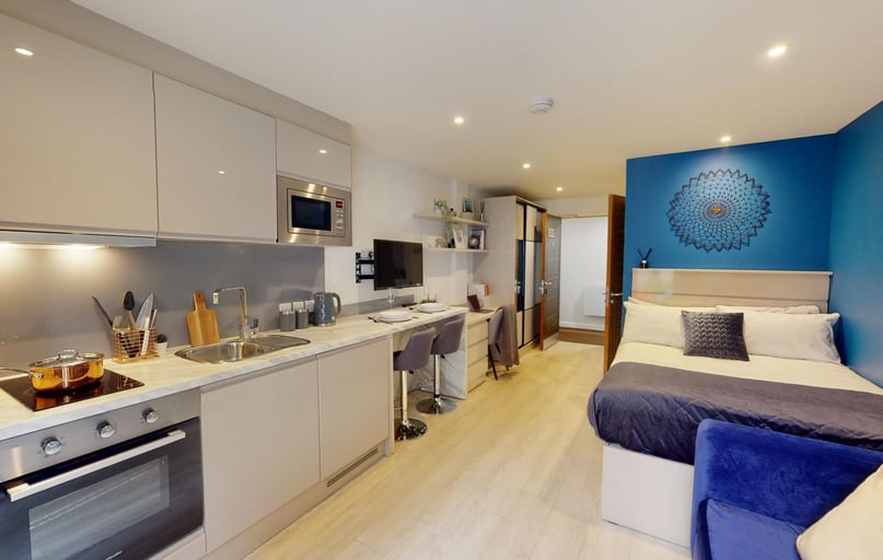 Silver Street, East Reading, Reading - Image 1